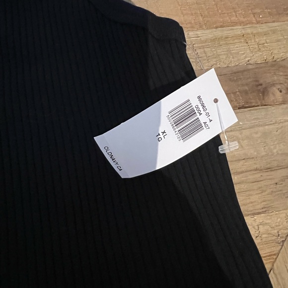 Lot of 4 Old Navy Fitted Square-Neck Ultra-Cropped Rib-Knit Tank Tops - Picture 2 of 6